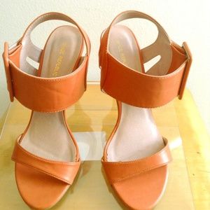 GU Shoe Republic La Extra Wide Ankle Band Pumps